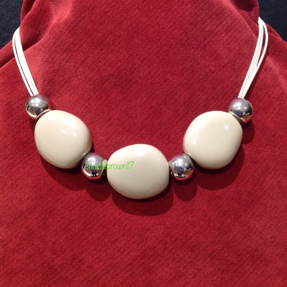 Adjustable resin and metallic bead necklace
